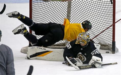 Bruins sign goalie Brandon Bussi